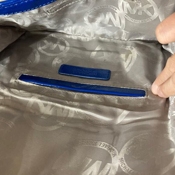 Michael Kors, blue patten leather clutch - Picture 4 of 10